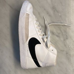 High top Nike blazer kids size 6. Womens size 7.5.